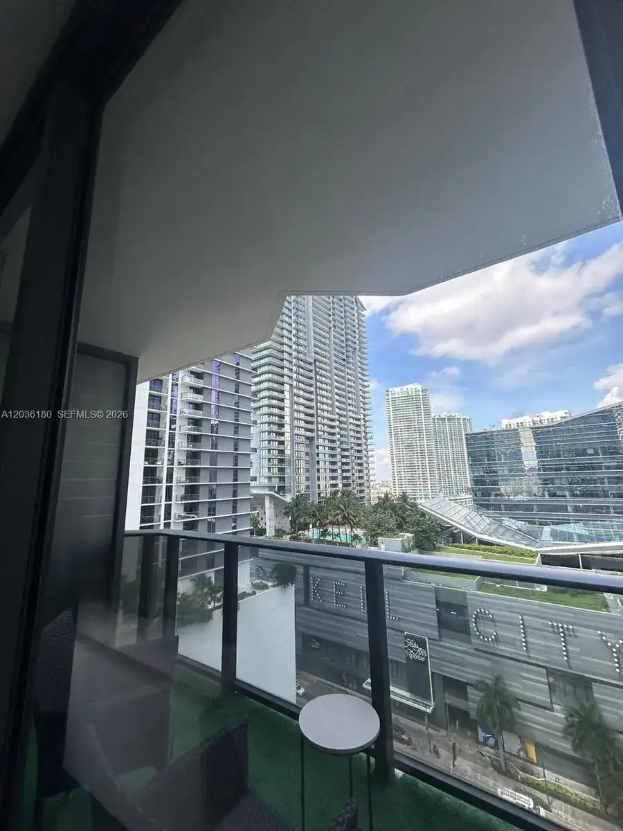 45 SW 9th St # 1409, Miami FL 33130 photo 5