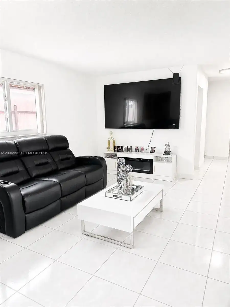 380 W 45th St, Hialeah FL 33012 photo 2