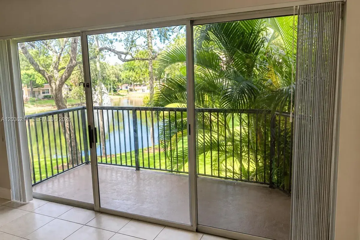 8741 Wiles Rd # 204, Coral Springs FL 33067