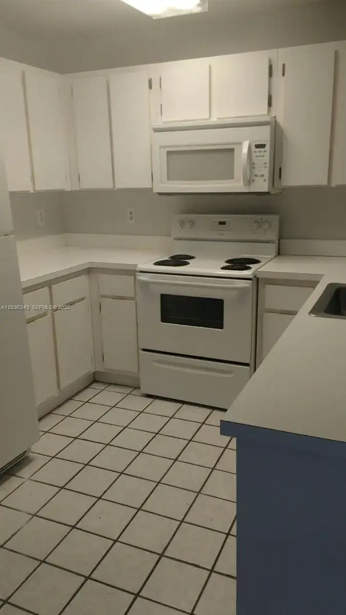 9810 Hammocks Blvd # 202, Miami FL 33196 photo 3