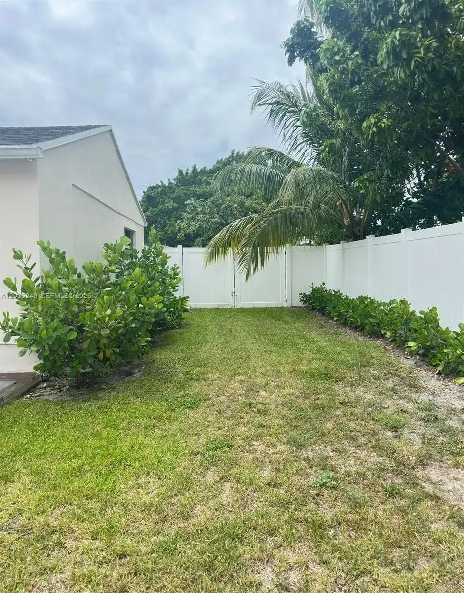 6391 SW 39th St, Miami FL 33155 photo 2