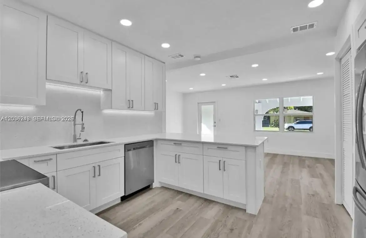 6391 SW 39th St, Miami FL 33155 photo 4