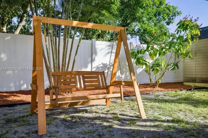 5232 NE 2nd Ave, Oakland Park FL 33334 photo 5