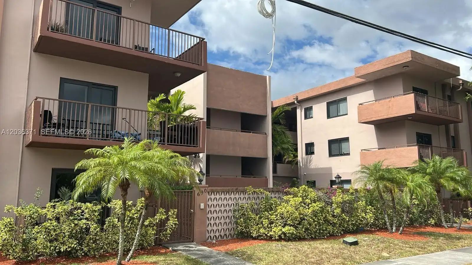 690 NE 123rd St # 207, North Miami FL 33161