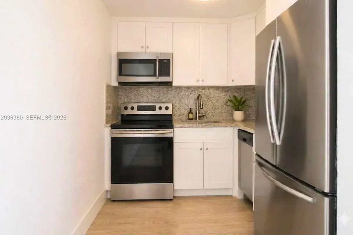 444 SW 4th St # 204, Miami FL 33130