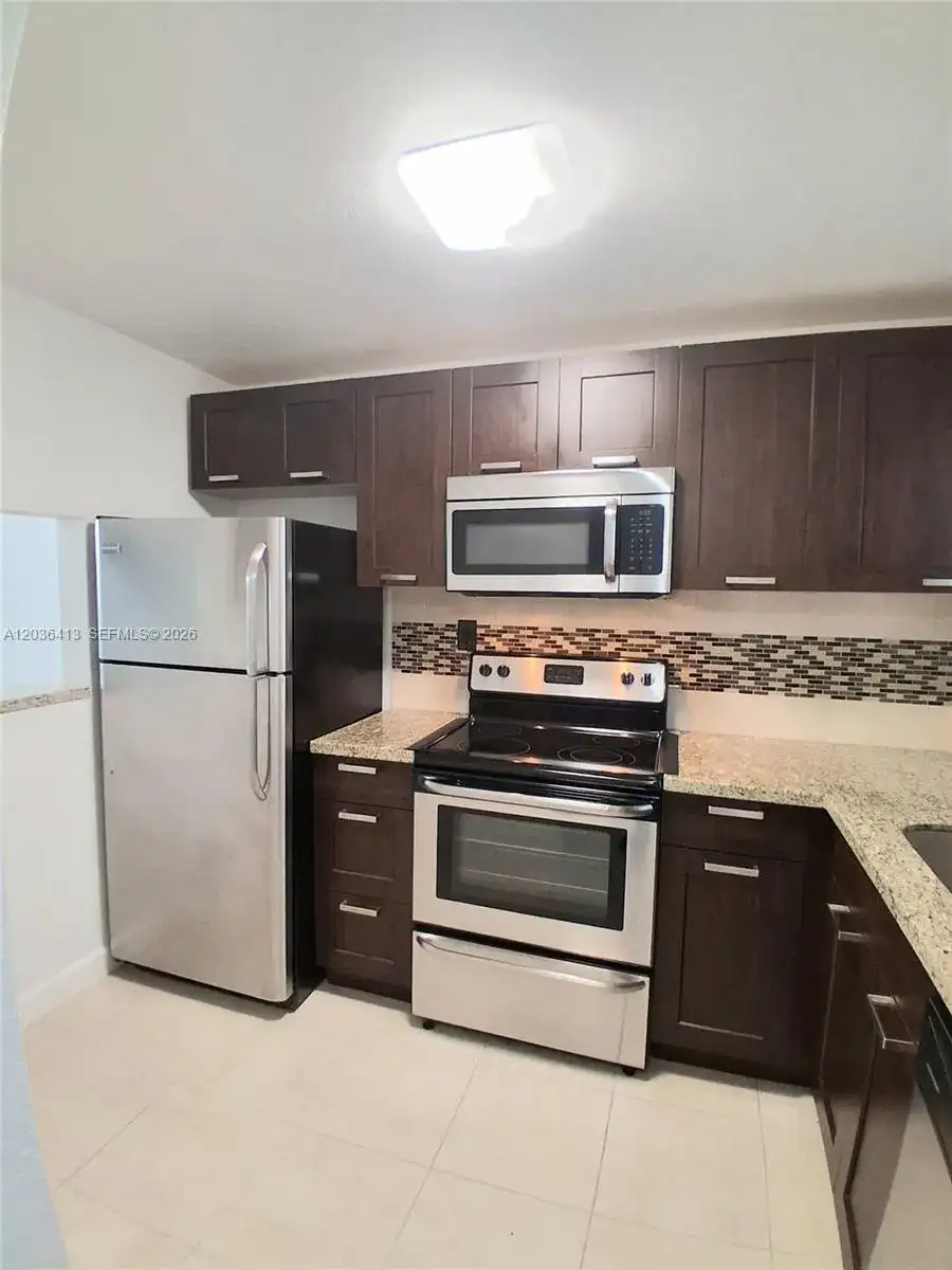 9460 Sunrise Lakes Blvd # 309, Sunrise FL 33322 photo 2