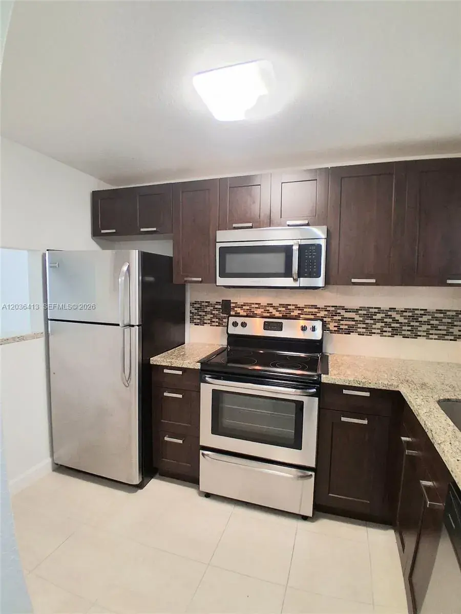 9460 Sunrise Lakes Blvd # 309, Sunrise FL 33322