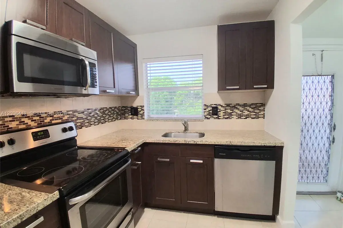 9460 Sunrise Lakes Blvd # 309, Sunrise FL 33322