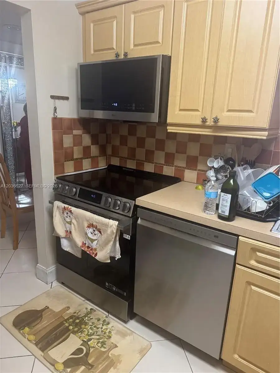 8625 NW 8th St # 310, Miami FL 33126 photo 4
