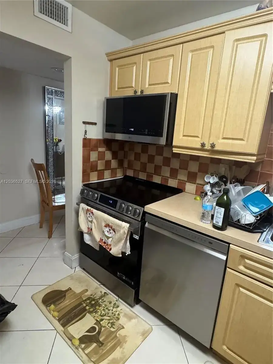 8625 NW 8th St # 310, Miami FL 33126 photo 5