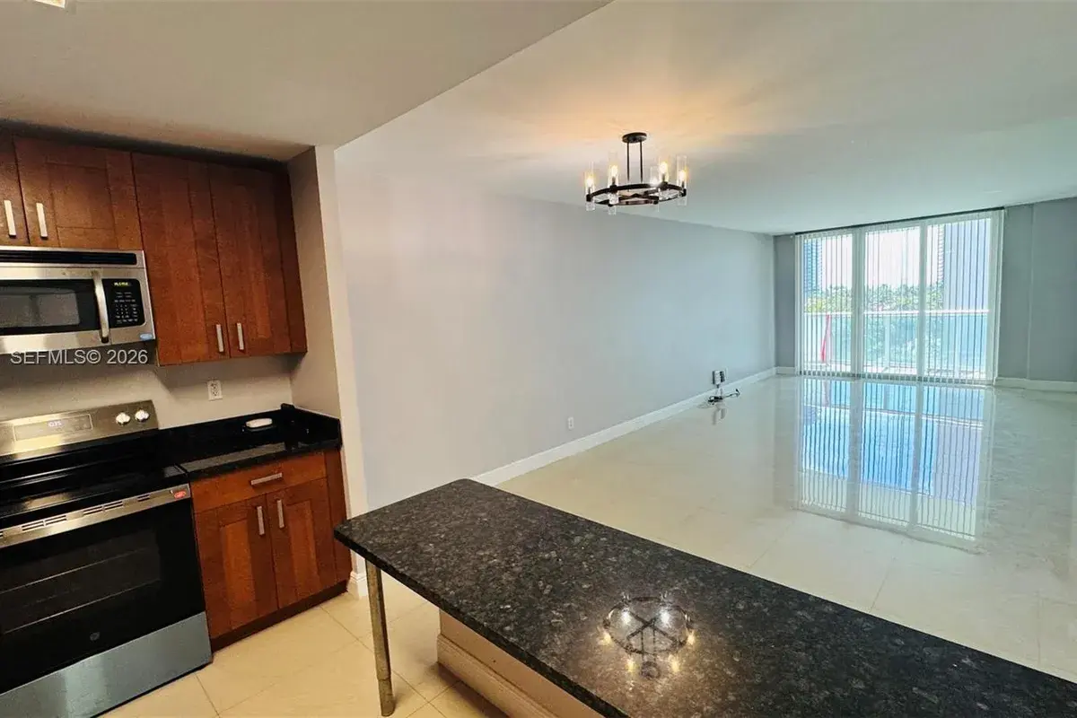 19390 Collins Ave # 624, Sunny Isles Beach FL 33160