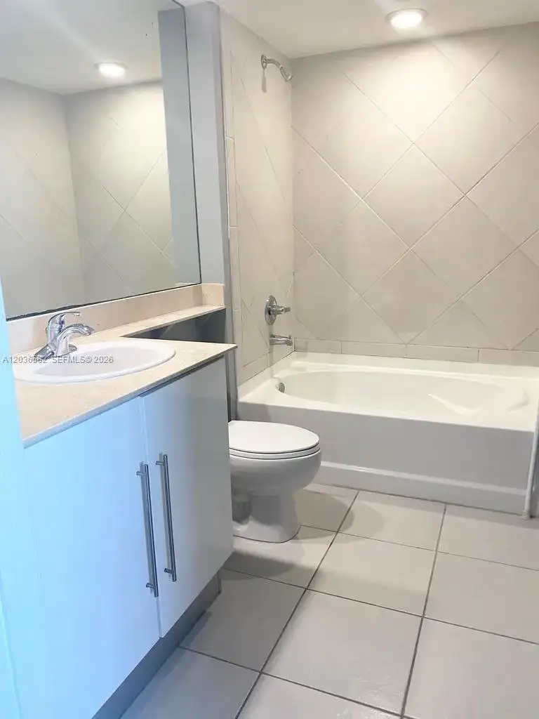 335 BISCAYNE BL # 4200, Miami FL 33131 photo 4