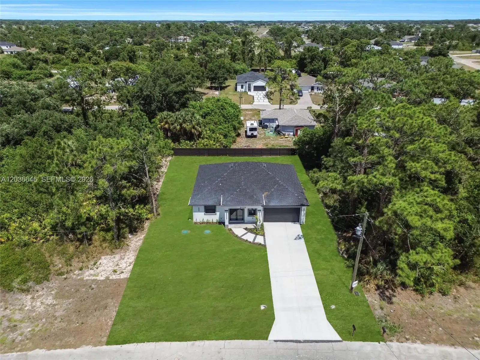 5035 Spinnaker RD, La Belle FL 33935 photo 2