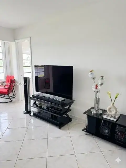 1530 NE 191st St # 305, Miami FL 33179 photo 4