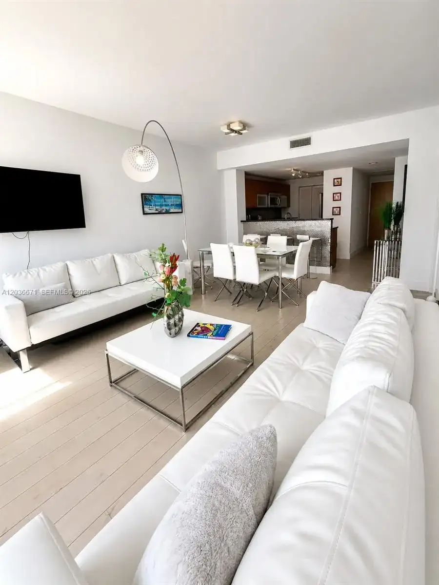 253 NE 2nd St # 3004, Miami FL 33132 photo 4