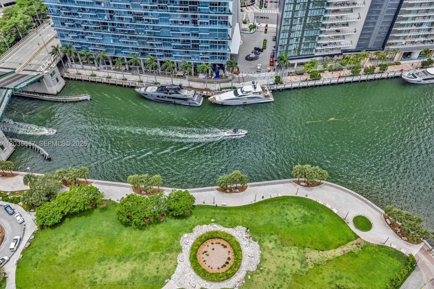 1 bedroom 1 bath Residential for sale at 475 Brickell Ave # 3214, Miami FL 33131