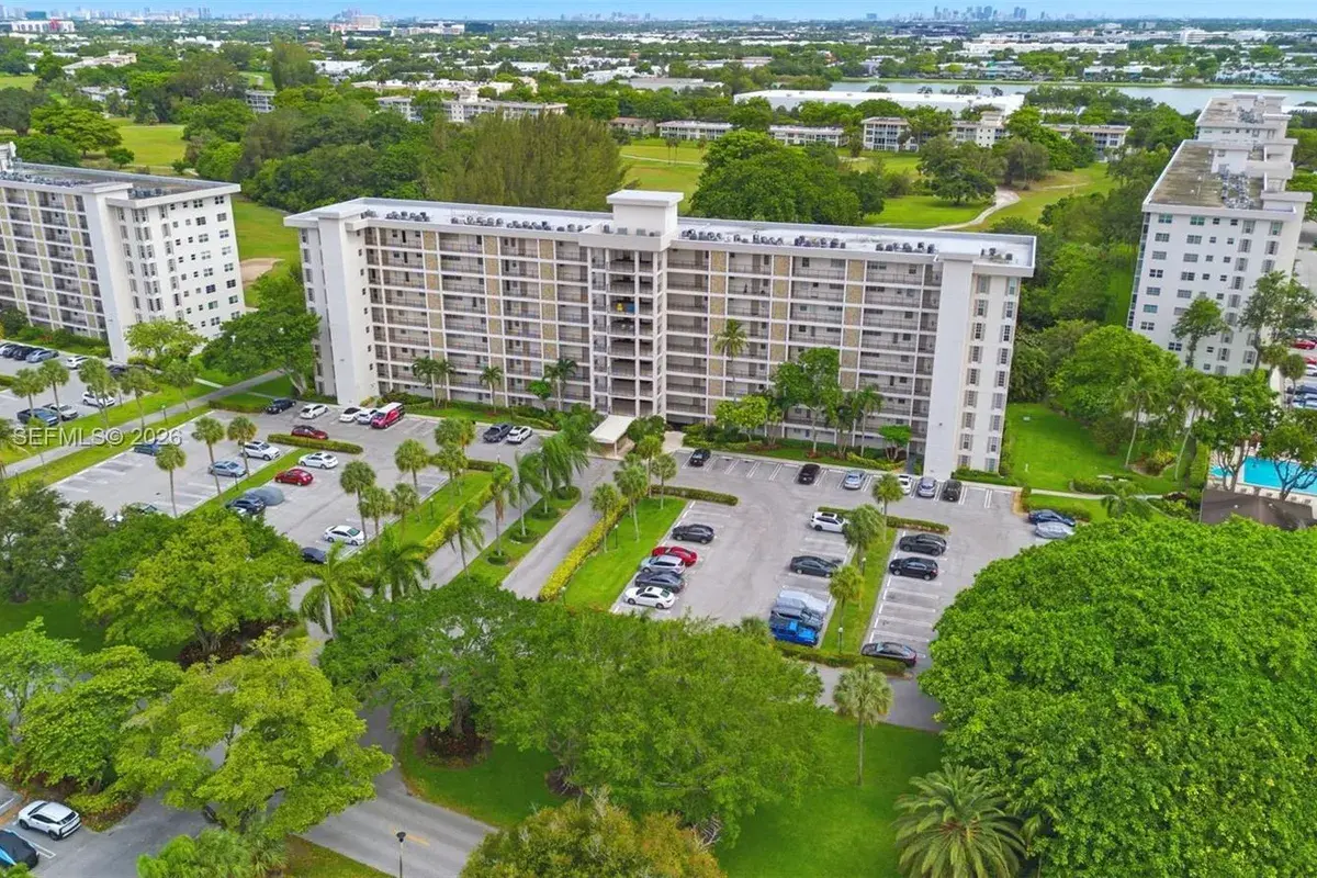 3200 N Palm Aire Dr # 501, Pompano Beach FL 33069
