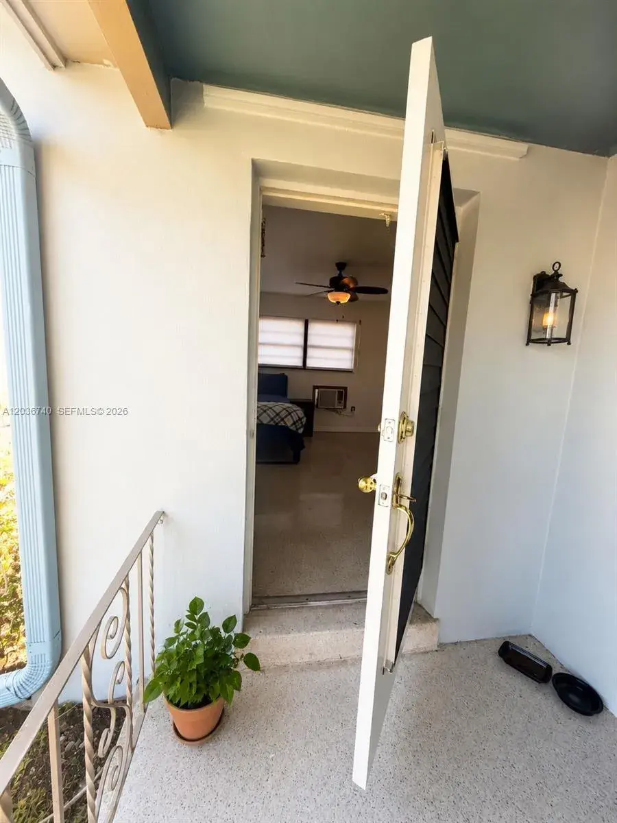 3202 Pierce St, Hollywood FL 33021