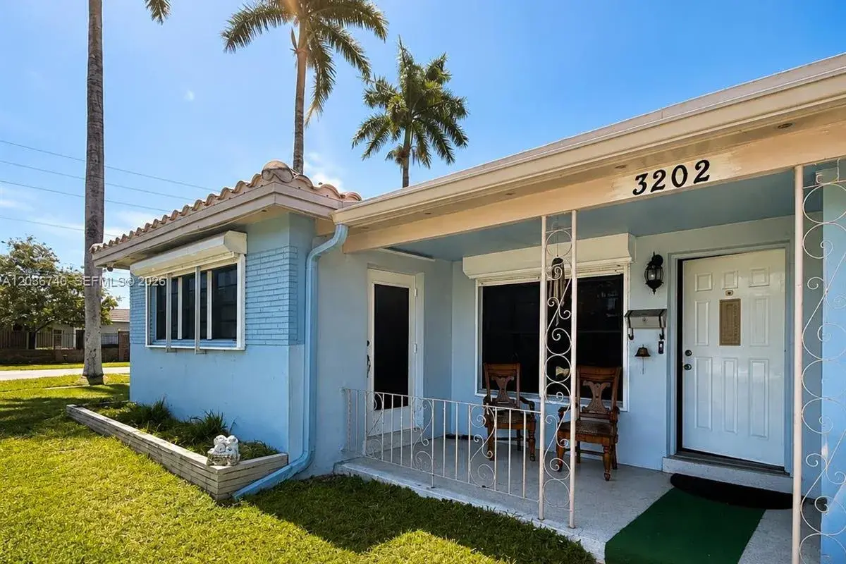 3202 Pierce St, Hollywood FL 33021