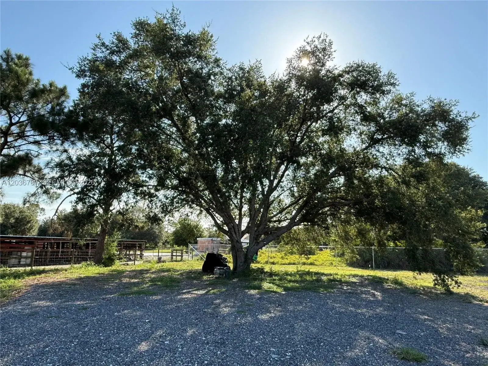 575 S JINETE ST, Clewiston FL 33440 photo 2