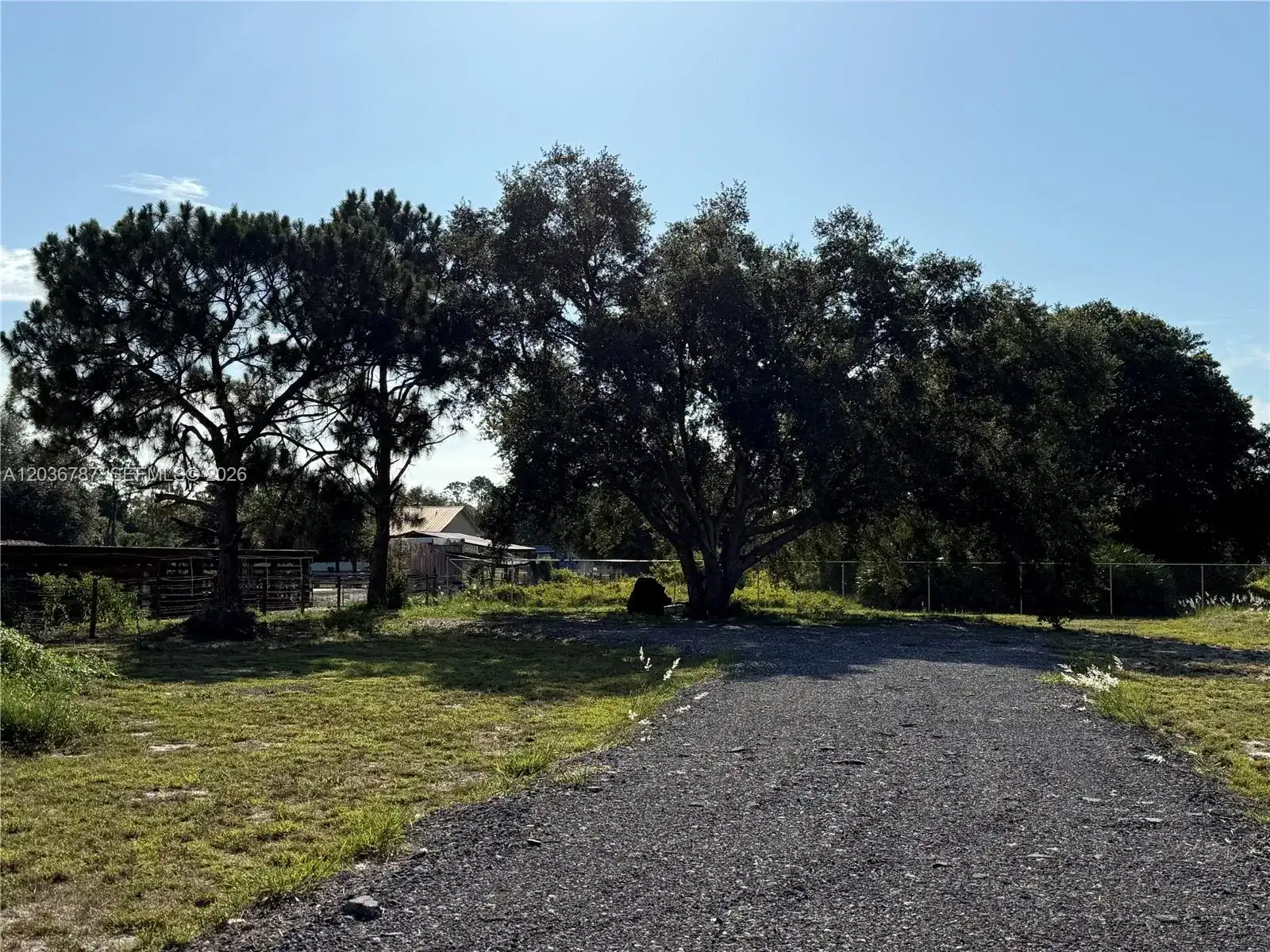 575 S JINETE ST, Clewiston FL 33440 photo 4