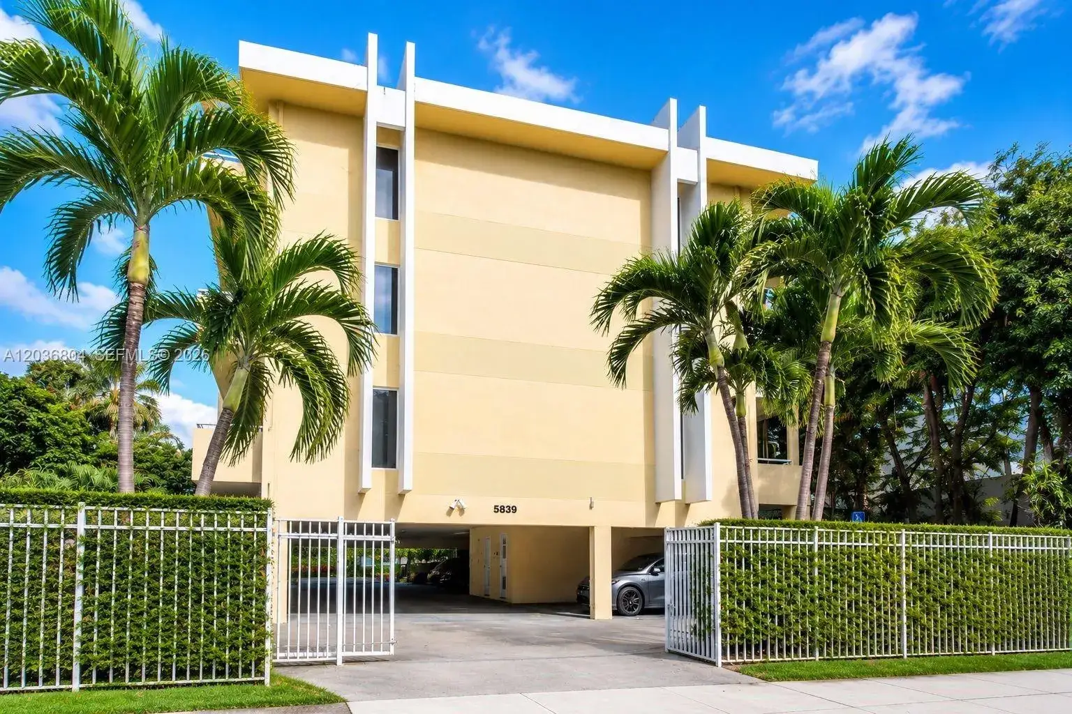 5839 SW 74th Ter # 103, South Miami FL 33143