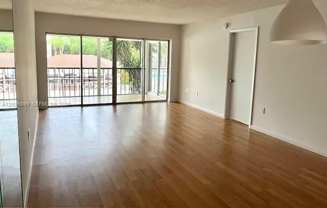 3920 Inverrary Blvd # 204C, Lauderhill FL 33319