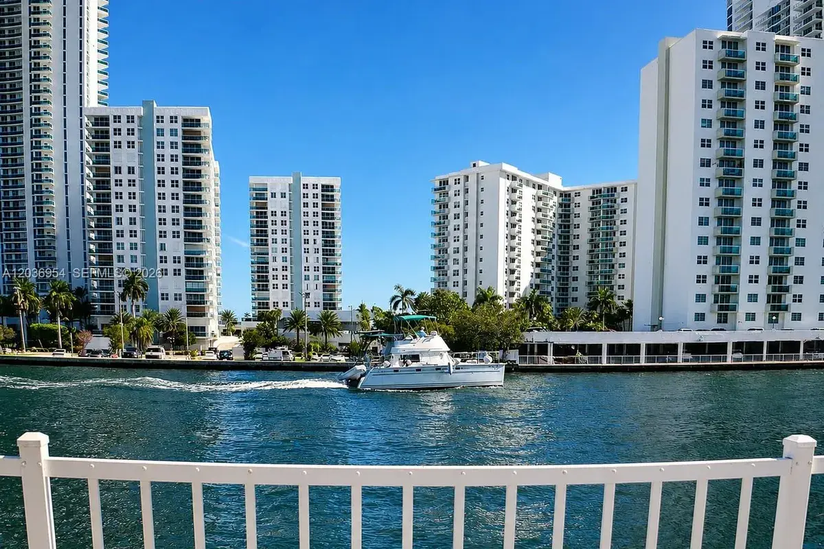 1000 Parkview Dr # 505, Hallandale Beach FL 33009