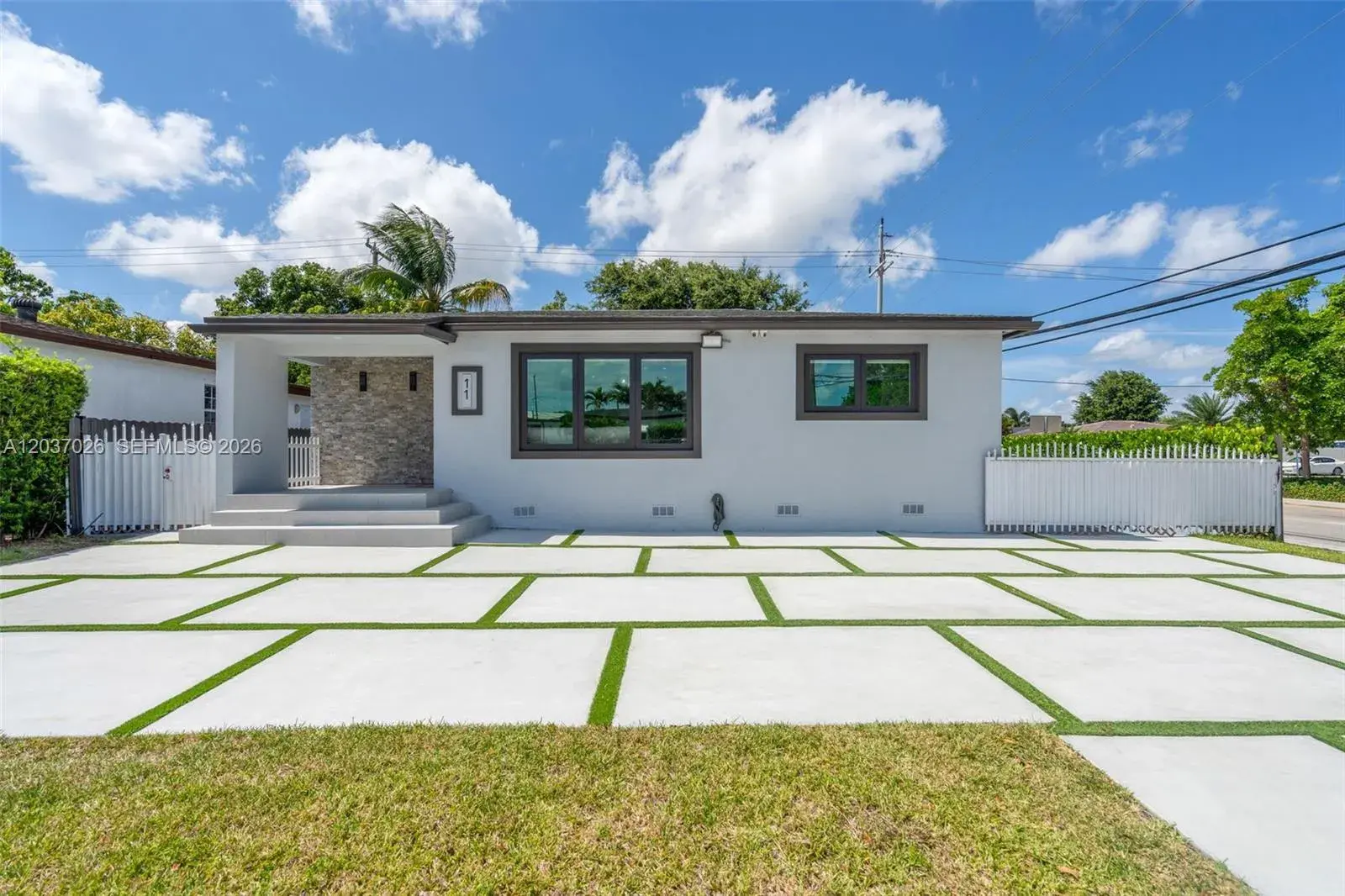 11 W 59th St, Hialeah FL 33012