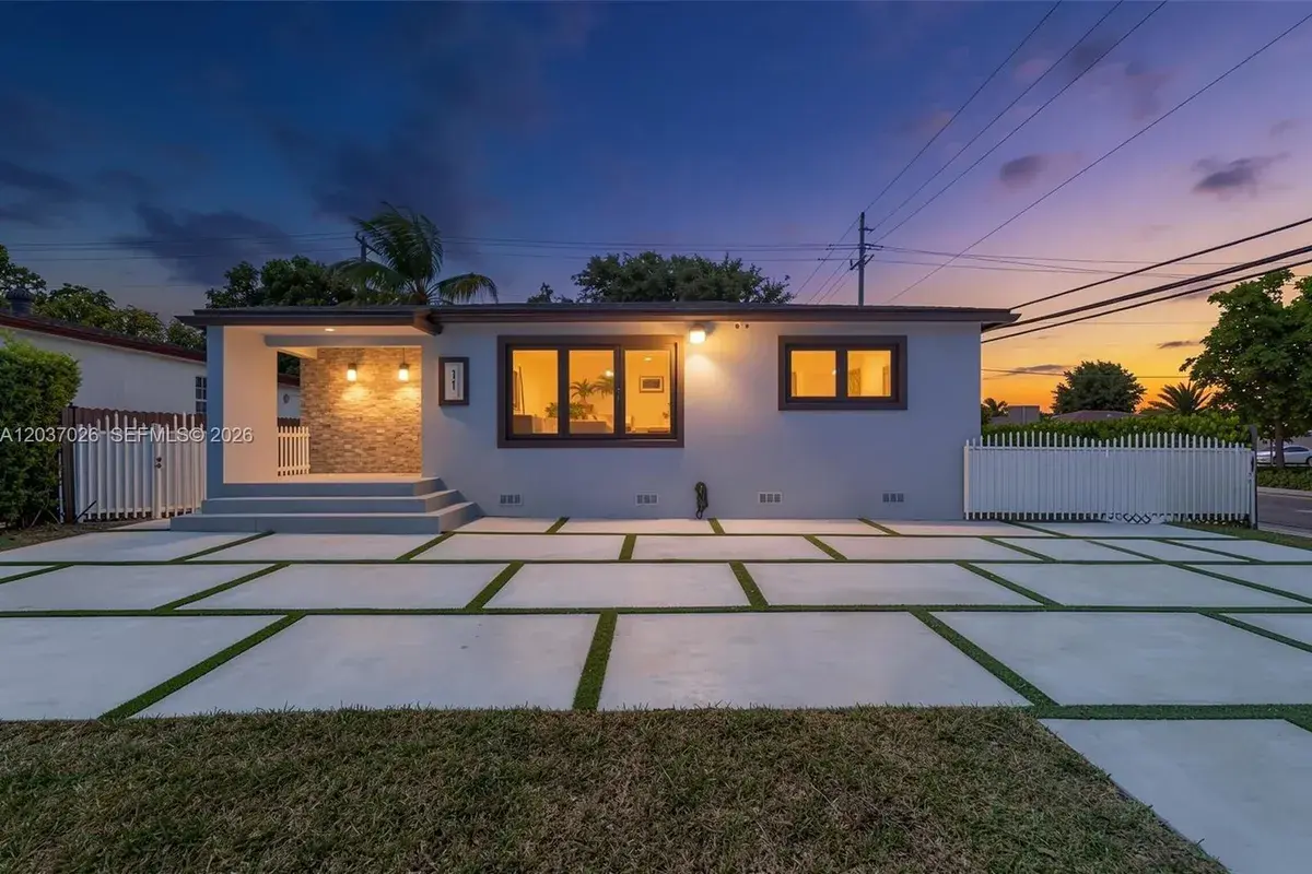 11 W 59th St, Hialeah FL 33012