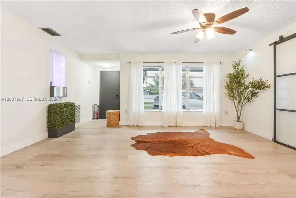 8580 NW 20th Ct, Sunrise FL 33322 photo 3