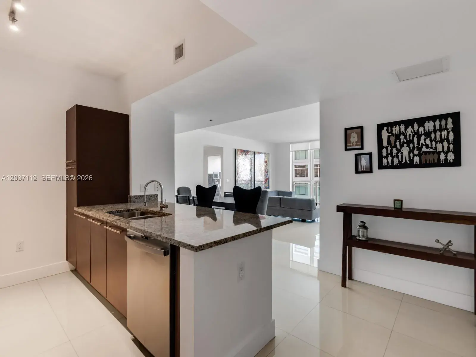 950 Brickell Bay Dr # 1404, Miami FL 33131