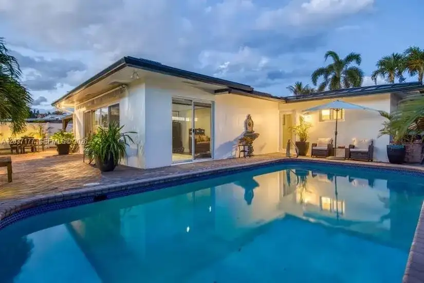 2125 NE 17th Ter, Wilton Manors FL 33305