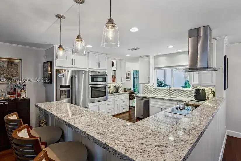 2125 NE 17th Ter, Wilton Manors FL 33305