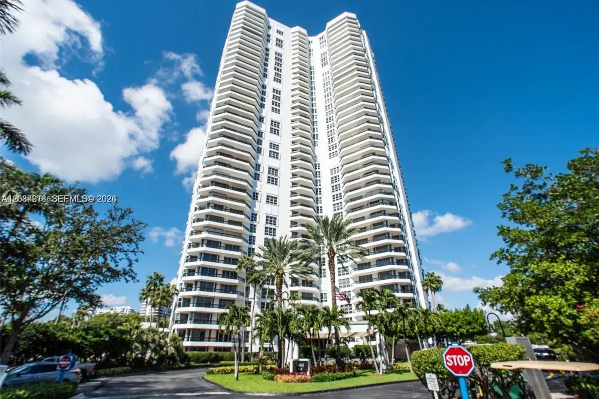 3500 Mystic Pointe Dr # 2306, Aventura FL 33180