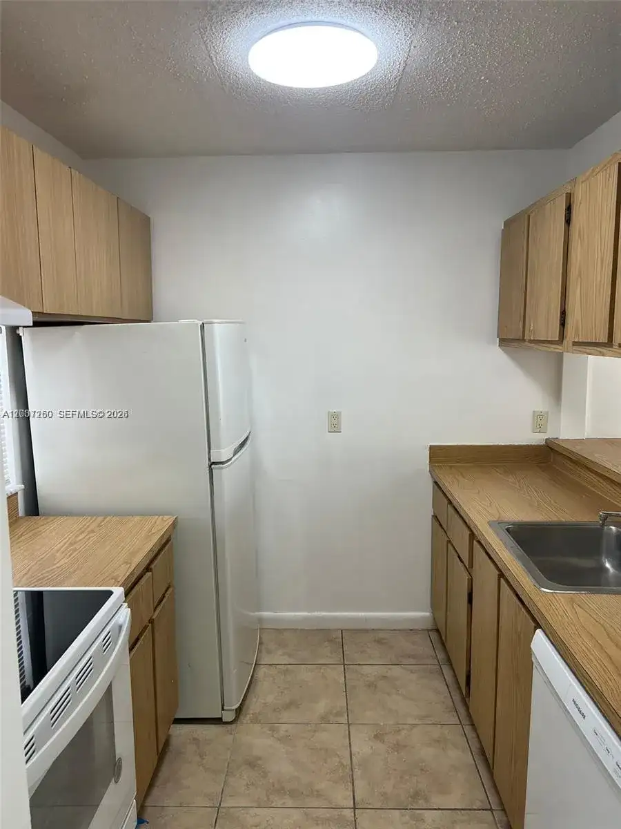 8610 N Sherman Cir # 504, Miramar FL 33025 photo 2