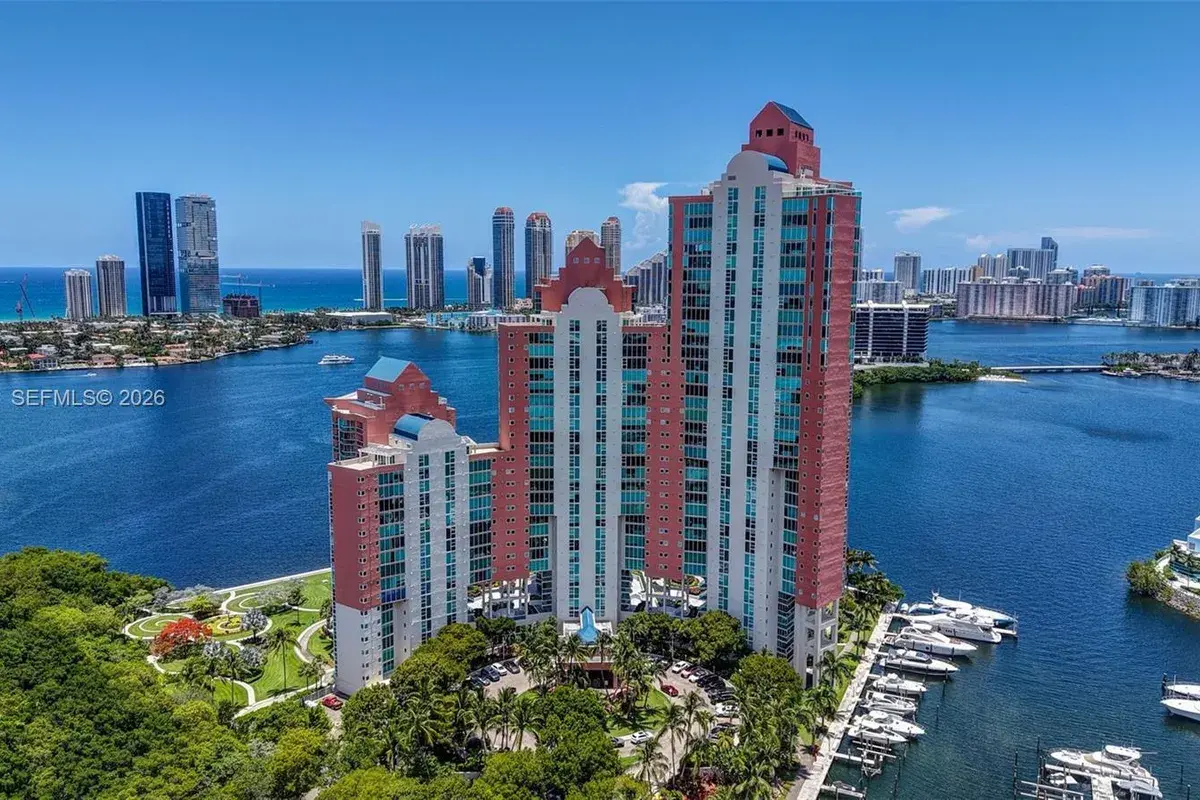 3370 Hidden Bay Dr, Aventura FL 33180