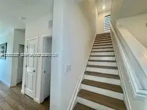 687 SE 17 AVE, Homestead FL 33033 photo 2