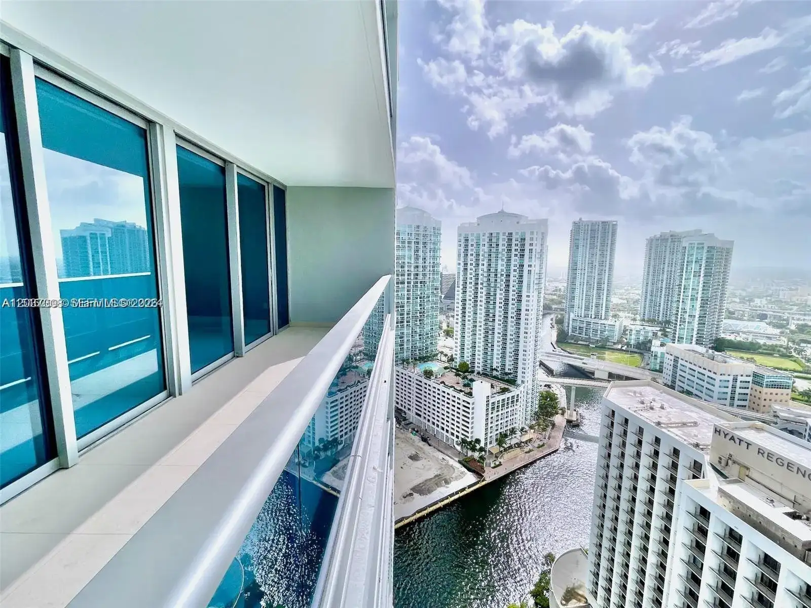 200 Biscayne Boulevar Way # 3110, Miami FL 33131 photo 3