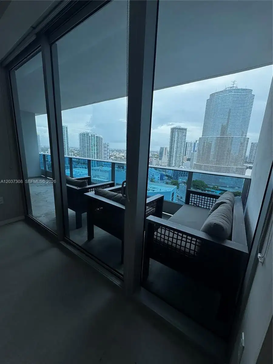 200 Biscayne Boulevar Way # 3110, Miami FL 33131 photo 4