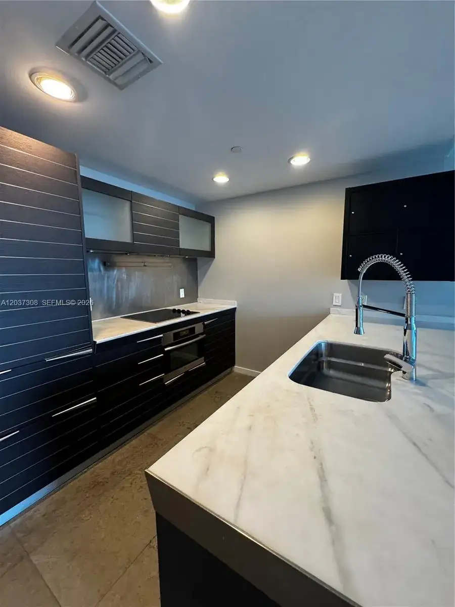 200 Biscayne Boulevar Way # 3110, Miami FL 33131 photo 5