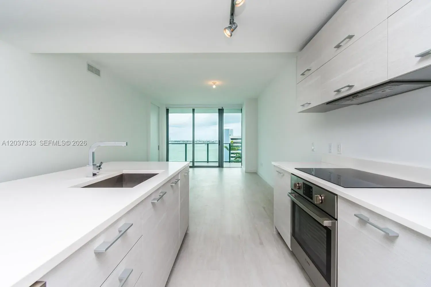 650 NE 32nd St # 805, Miami FL 33137