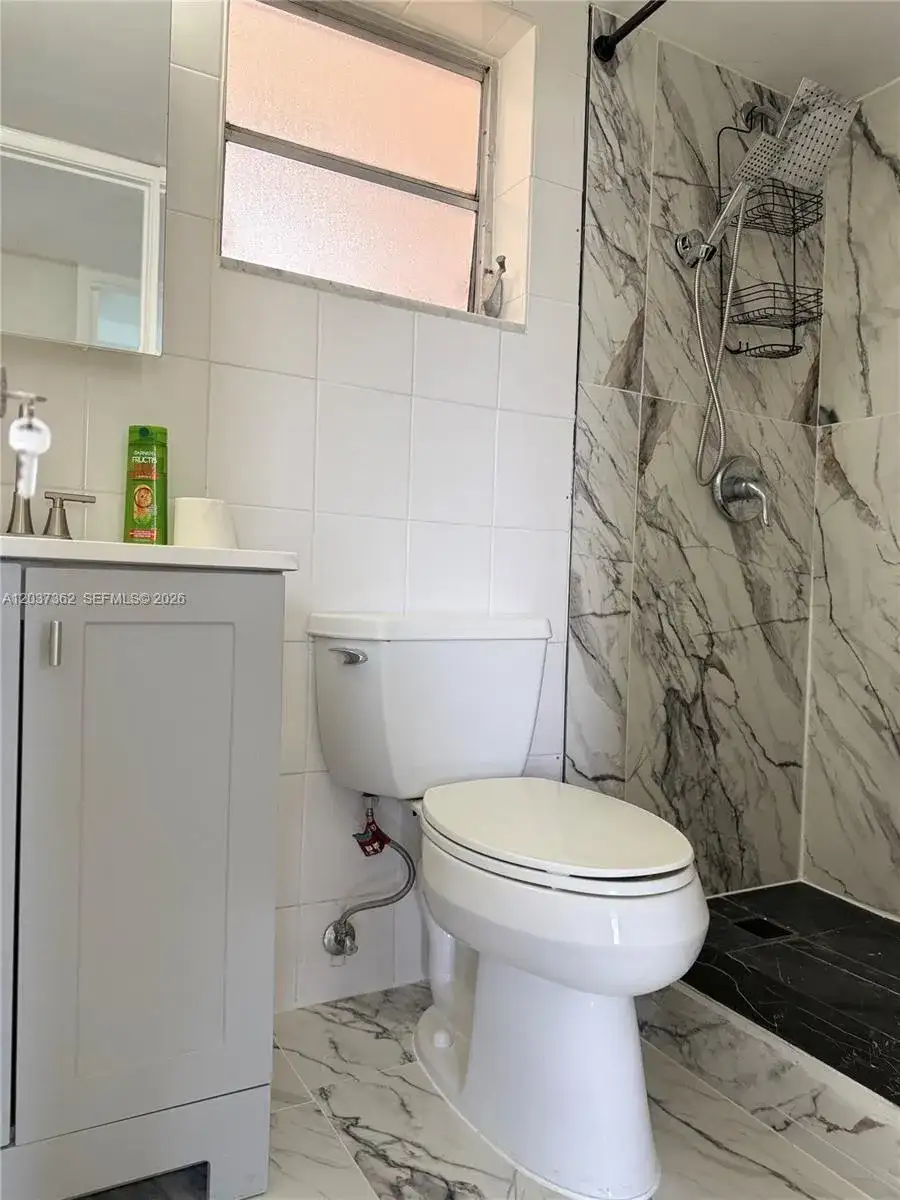 870 NW 87th Ave # 401, Miami FL 33172 photo 5