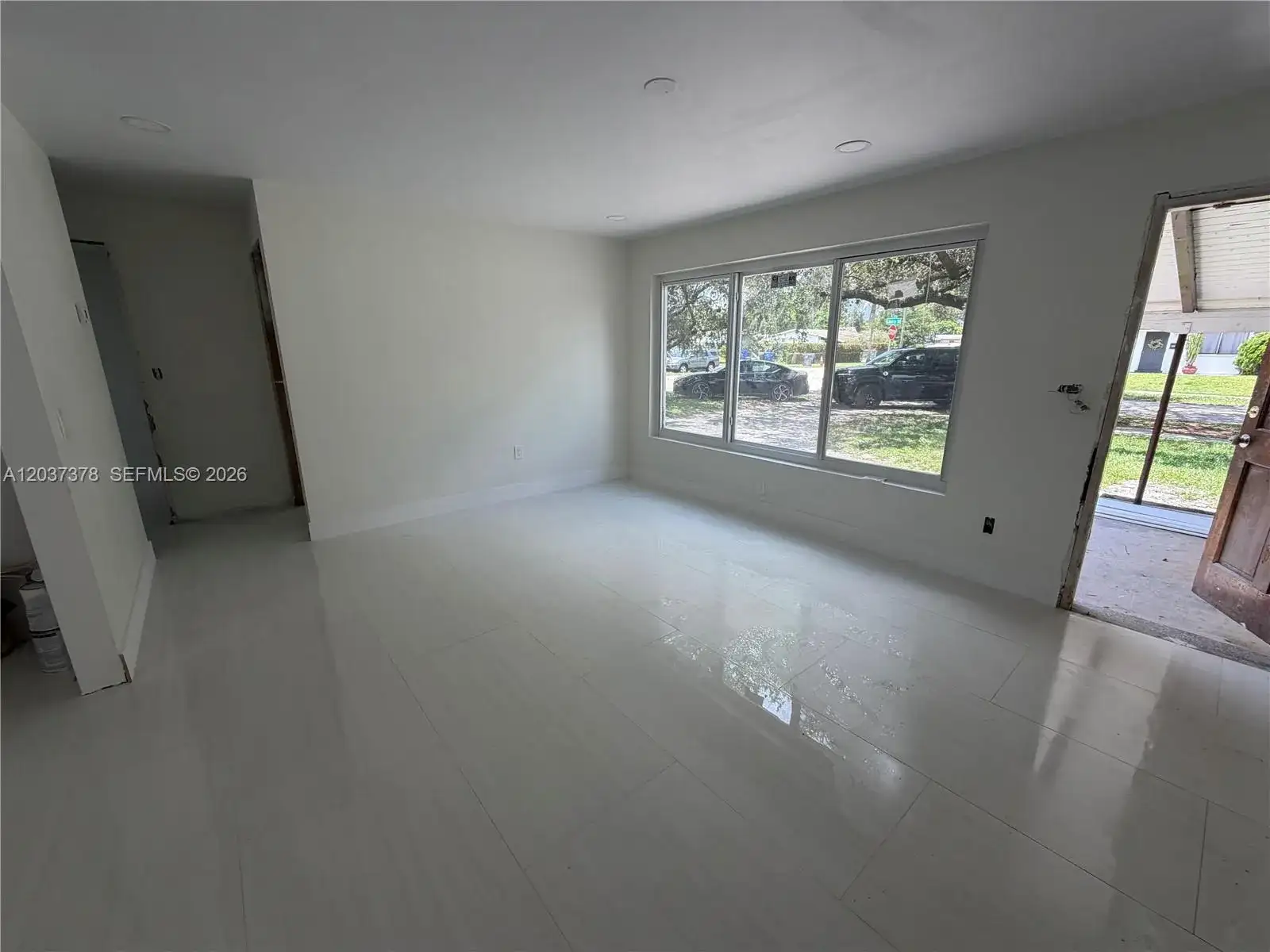6570 Liberty St, Hollywood FL 33024 photo 3