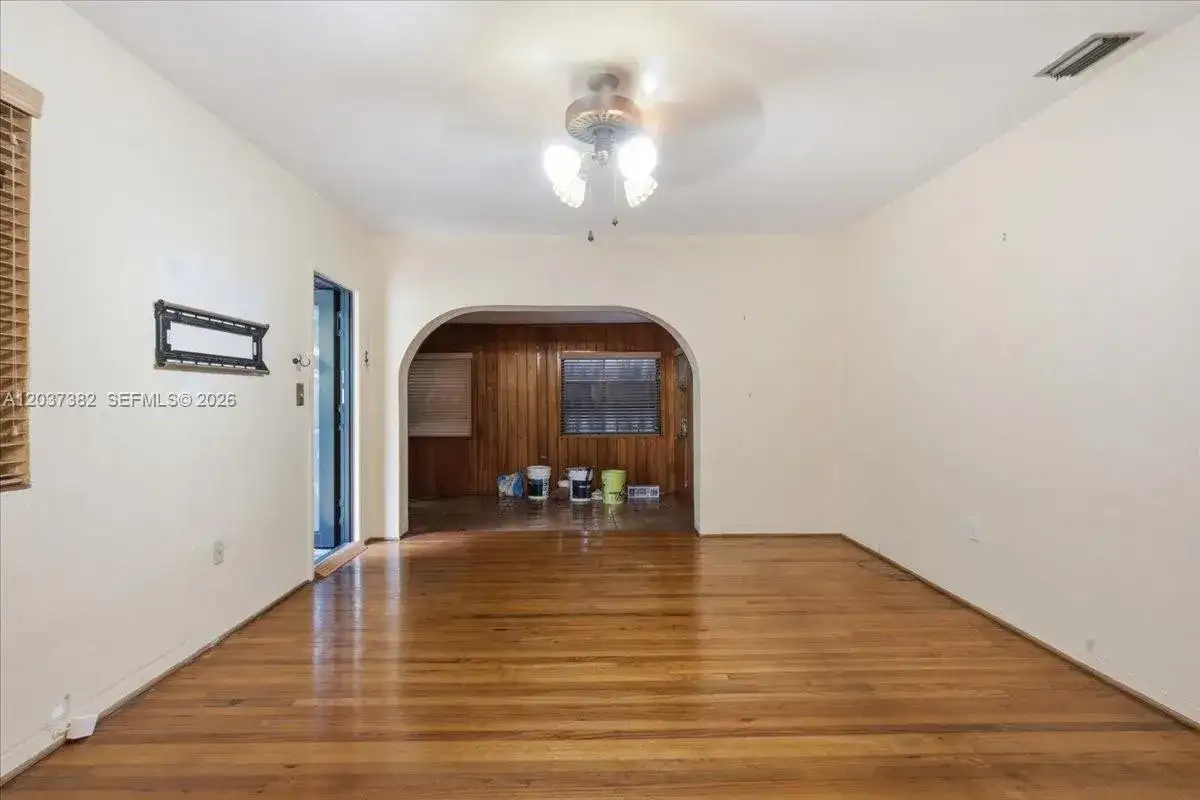 2550 Trapp Ave, Miami FL 33133 photo 2