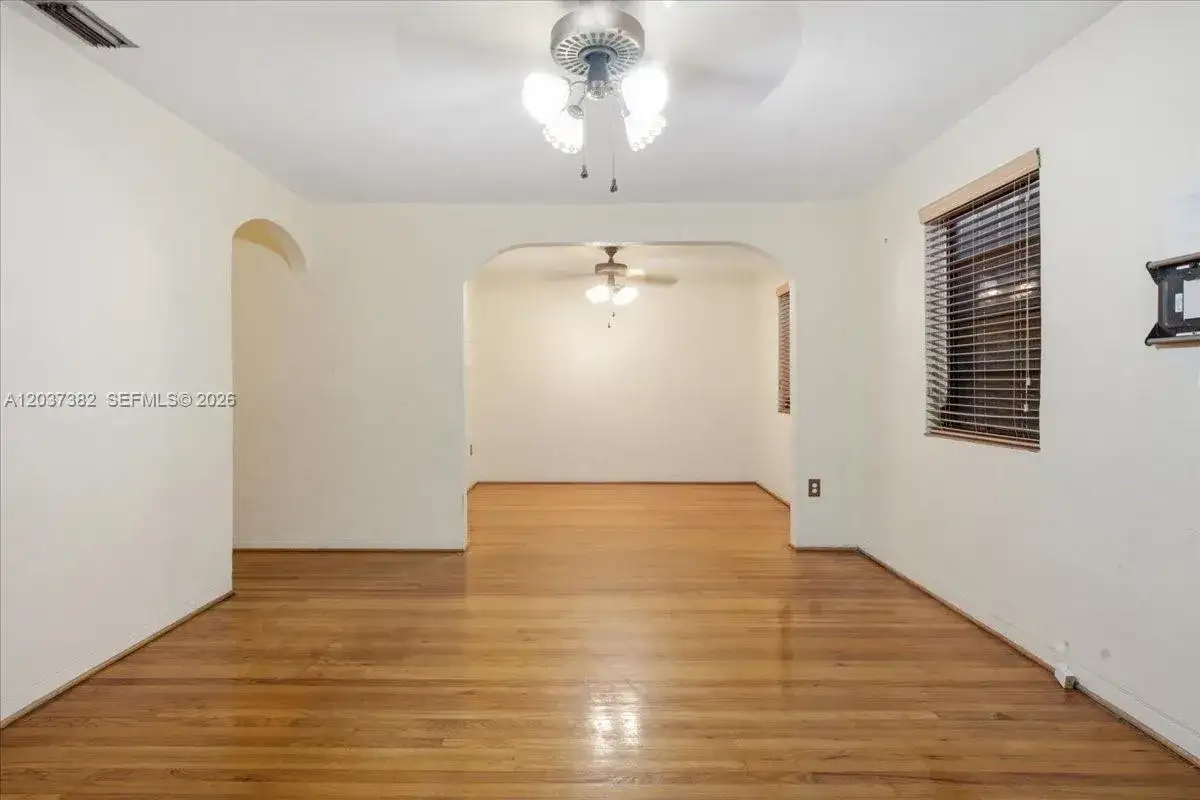 2550 Trapp Ave, Miami FL 33133 photo 3