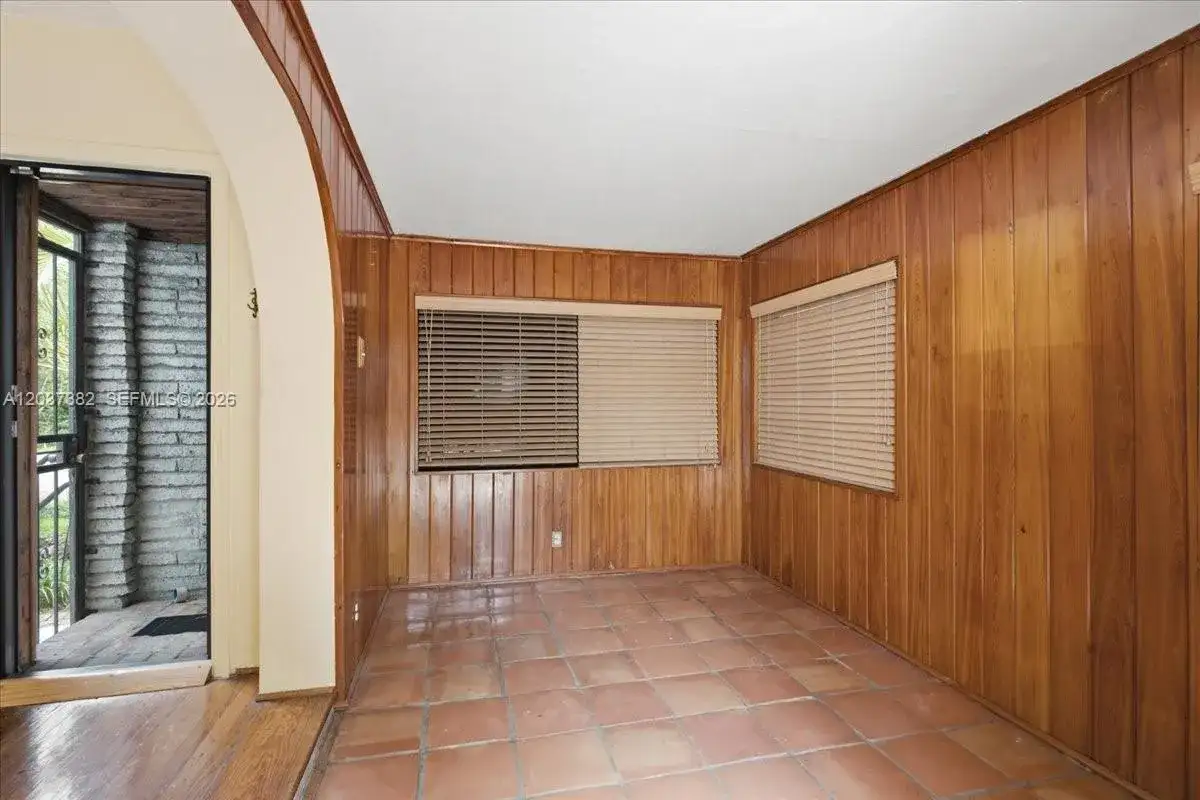 2550 Trapp Ave, Miami FL 33133 photo 4