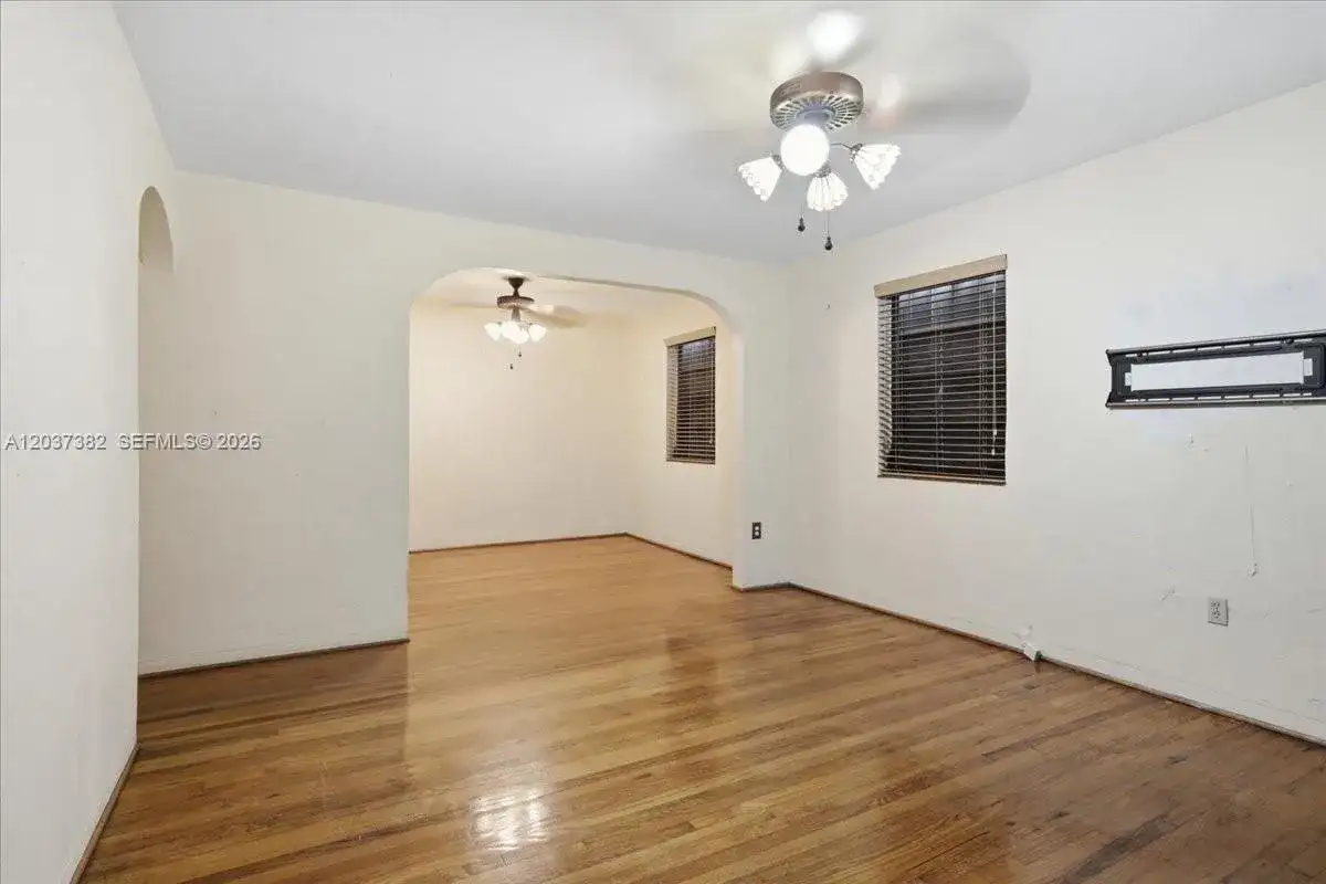 2550 Trapp Ave, Miami FL 33133 photo 5