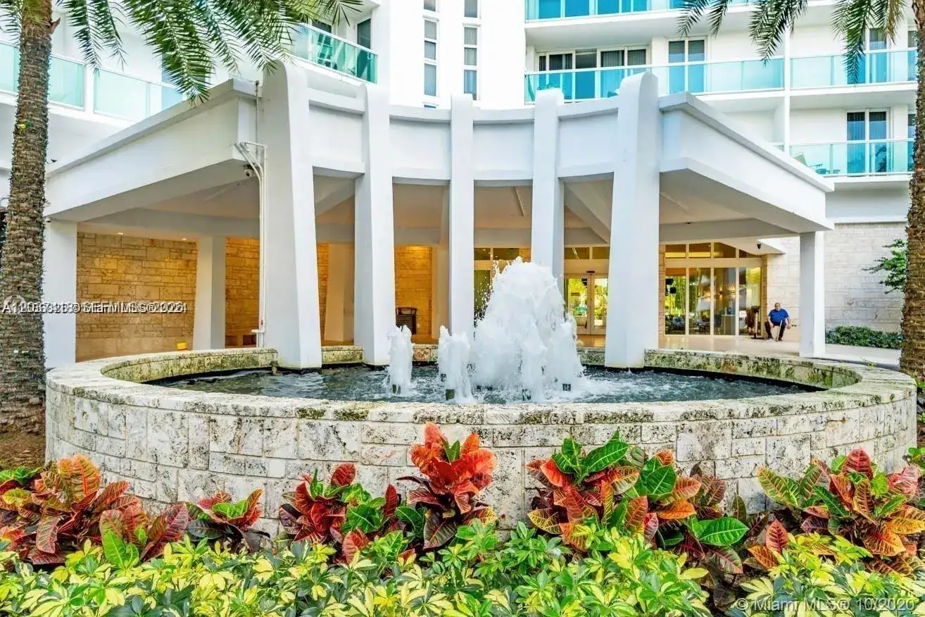 100 Bayview Dr # 726, Sunny Isles Beach FL 33160 photo 2