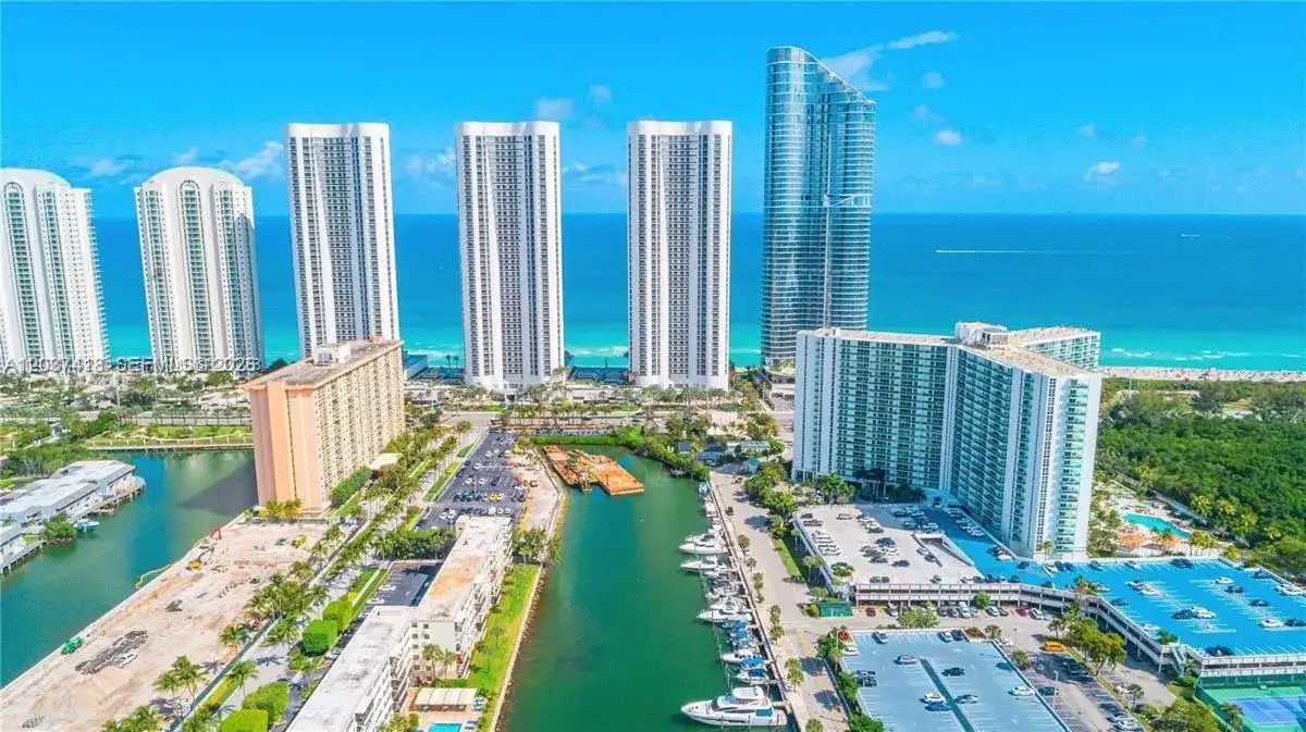 100 Bayview Dr # 726, Sunny Isles Beach FL 33160 photo 3